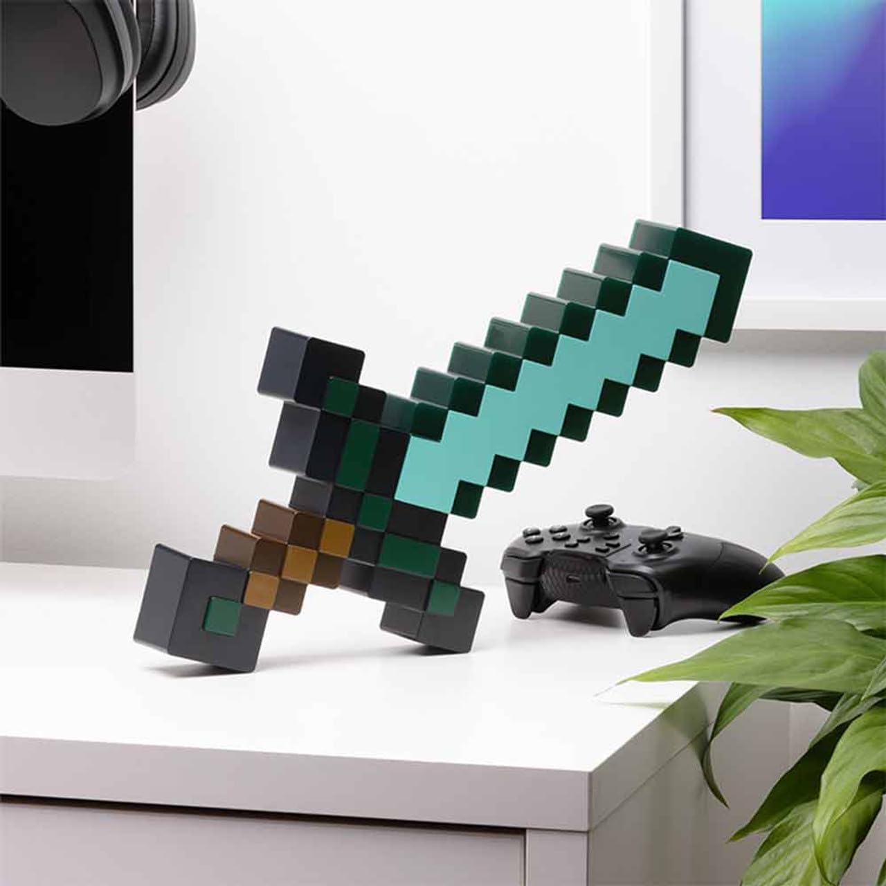 chollo Luz espada de diamante Minecraft - Producto oficial, 3 modos de luz dinámica con reacción al sonido, decoración para sala de juegos y coleccionable, alimentada por USB o batería